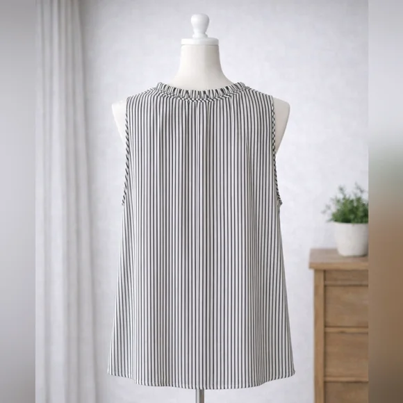 L/XL Ann Taylor Black and White Striped Blouse - Picture 2 of 4